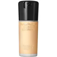 MAC Studio Radiance Serum Powered Foundation — fondotinta idratante 30 ml - Tonalità: NC20