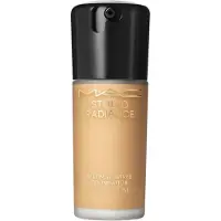 MAC Studio Radiance NC25 — Fondotinta