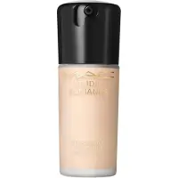 MAC Studio Radiance siero Powered fondotinta NW10 30 ml — Fondotinta