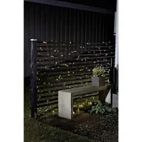 Konstsmide - Rete luminosa a LED, con sensore di luminosità e timer 6h e 9h, 80 diodi bianco caldo, a batteria, per esterni (IP44), cavo nero 2 x D 1,5V (escl.); 3727-100