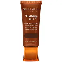 Danessa Myricks Beauty Yummy Skin Serum Skin Tint — fondotinta idratante lisciante tono 15 Deep Neutral 45 ml