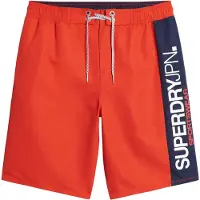 Superdry per uomo. M3010229A Costume da bagno sportivo rosso (M), Beachwear, Polister riciclato, Sostenibile