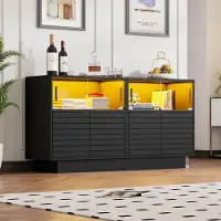 Merax Credenza LED 130 cm con ante scorrevoli in vetro, vetrina con vano portaoggetti, cassettiera scaffale da soggiorno, nero opaco, design moderno, illuminazione LED