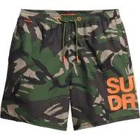 Superdry per uomo. M3010247A Pantaloncini da bagno con logo Sportswear verde da 17" (M), Mimetico, Beachwear, Polister riciclato, Soste