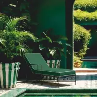 Casa Padrino : lettino da giardino con braccioli, nero/verde, 198 cm - Arredamento per hotel e giardini