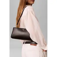 Calvin Klein Ck Elongated Shoulder Bag Black Taglia: OS | Borse a mano Outlet | Donna | Nero