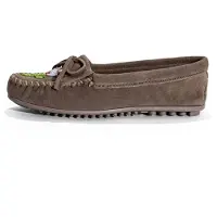 Minnetonka Mocassino 'Kilty Tread' grigio
