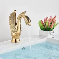 StarTech.com Badarmatur Schwan - Miscelatore per lavabo - Design vintage - Modello a basso profilo, montaggio a incasso - Miscelatore monocomando per acqua calda e fredda - Ottone lucido dorato