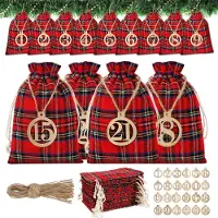 Sonstiges Calendario dell'Avvento da riempire, 24 sacchetti in tessuto a quadretti rossi, con piccoli elementi decorativi in legno