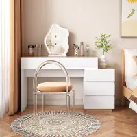 ALFORIGO Scrivania in pannello di particelle di legno con 5 cassetti – Comodino con spazio contenitivo per articoli da toilette, tavolino da trucco con finitura bianca/effetto legno di quercia